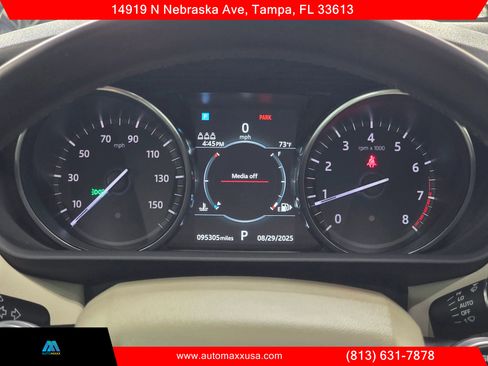 Used 2019 Land Rover Discovery SE image 16