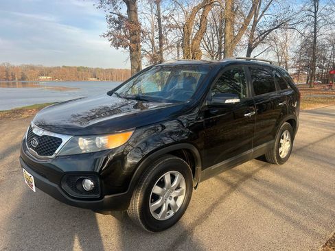 Used 2013 Kia Sorento LX w/ Convenience Pkg image 2