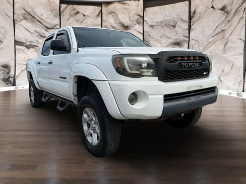 Used 2010 Toyota Tacoma PreRunner image 3