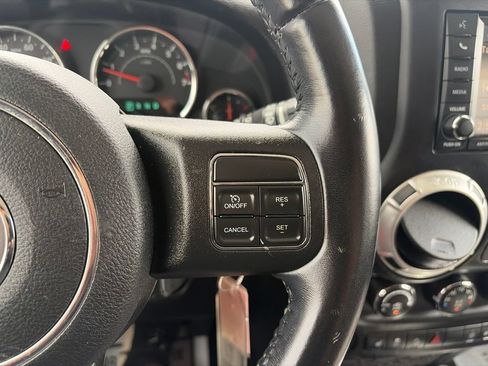 Used 2017 Jeep Wrangler Unlimited Sahara w/ Connectivity Group AWD/4WD image 28