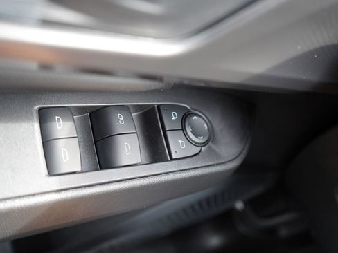 New 2025 Chevrolet Equinox EV RS FWD image 31