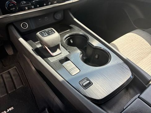 Used 2023 Nissan Rogue SV FWD image 25
