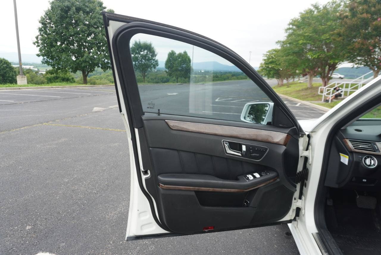Used 2011 Mercedes-Benz E 350 4MATIC Sedan image 9