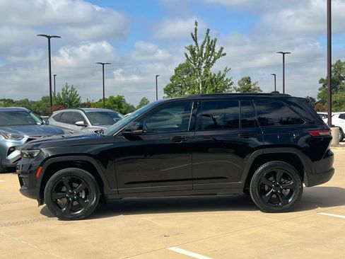 Used 2023 Jeep Grand Cherokee Altitude AWD/4WD image 6