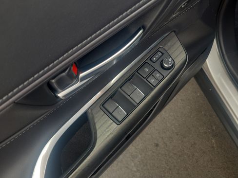 Certified 2023 Toyota Venza Limited AWD/4WD image 13