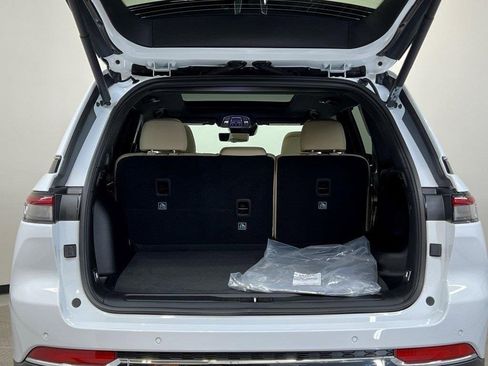 New 2025 Jeep Grand Cherokee Limited w/ Luxury Tech Group II image 5