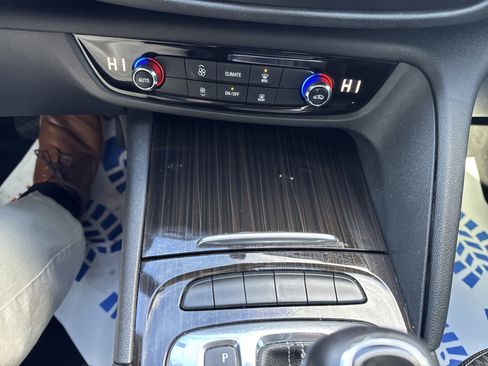 Used 2018 Buick Regal Preferred image 23