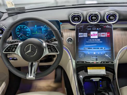 Used 2026 Mercedes-Benz GLC 300 4MATIC image 5