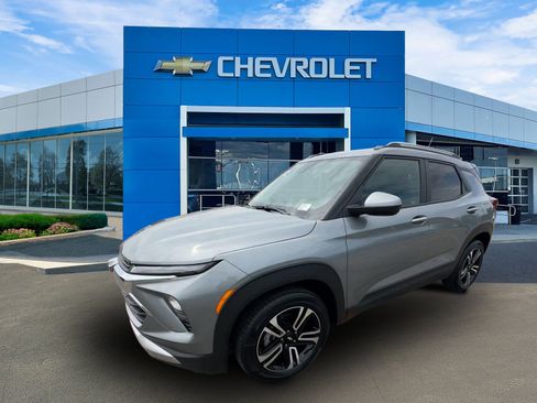 Certified 2024 Chevrolet TrailBlazer LT w/ Driver Confidence Package image 4