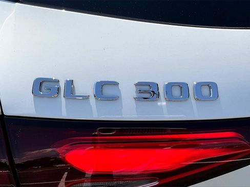 Used 2025 Mercedes-Benz GLC 300 4MATIC image 30