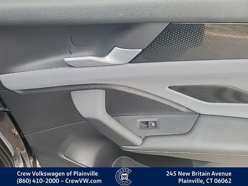 Certified 2025 Volkswagen Tiguan SE image 44