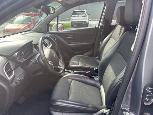 Used 2019 Chevrolet Trax LT w/ LT Convenience Package FWD image 10