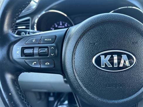 Used 2020 Kia Sedona EX image 28