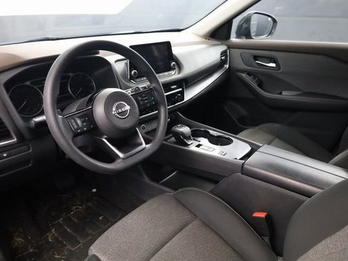 Used 2023 Nissan Rogue SV image 10