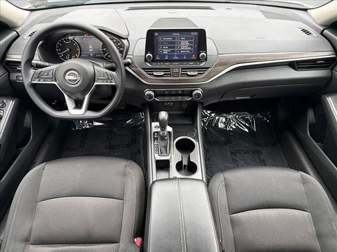 Used 2024 Nissan Altima 2.5 SV image 24