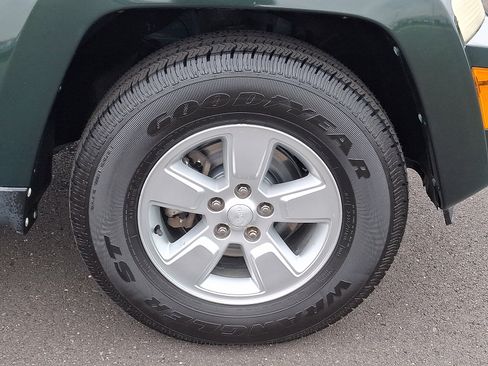 Used 2010 Jeep Liberty Sport w/ Popular Equipment Group image 8