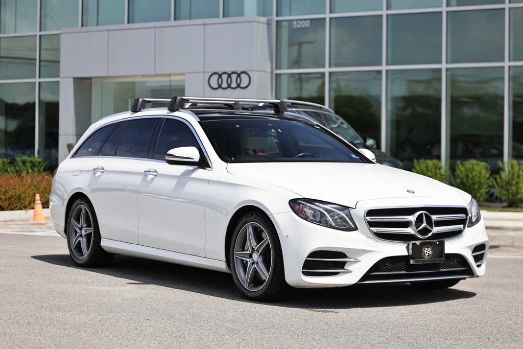 Used 2017 Mercedes-Benz E 400 4MATIC Wagon image 2