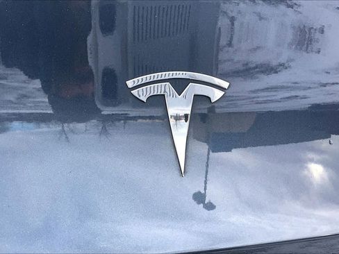 Used 2022 Tesla Model Y Long Range image 31