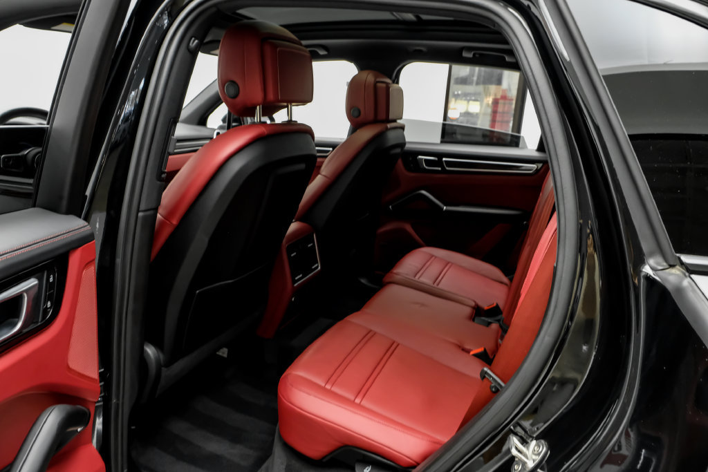 Used 2023 Porsche Cayenne S Platinum w/ Premium Package Plus AWD/4WD image 36