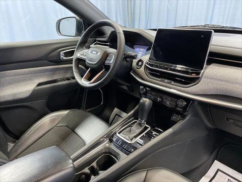 Certified 2024 Jeep Compass Latitude image 44