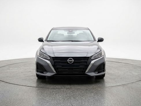 Used 2025 Nissan Altima 2.5 SV image 2