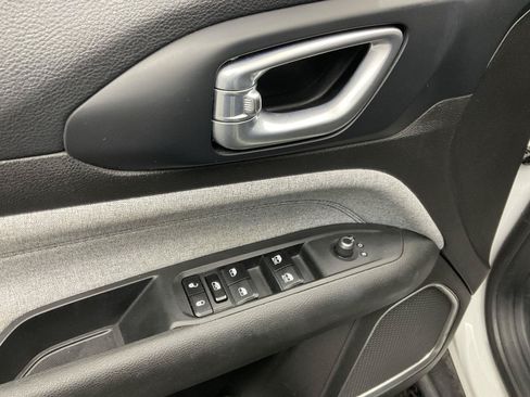 Used 2024 Jeep Compass Latitude AWD/4WD image 10