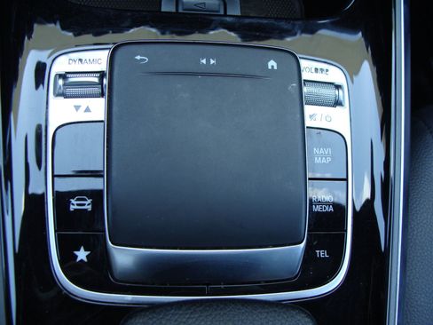 Used 2020 Mercedes-Benz GLB 250 4MATIC w/ Premium Package image 30