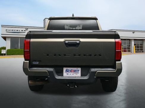 Used 2025 Toyota Tacoma TRD Sport AWD/4WD image 4