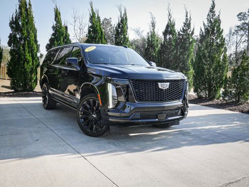 Used 2026 Cadillac Escalade ESV Platinum Sport w/ LPO, ONYX Package image 2