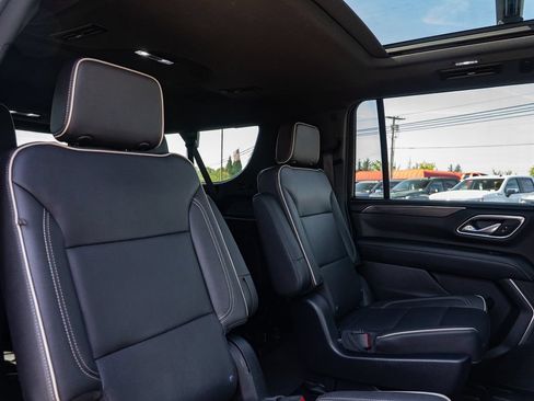 Used 2023 GMC Yukon XL SLT w/ SLT Premium Package AWD/4WD image 32
