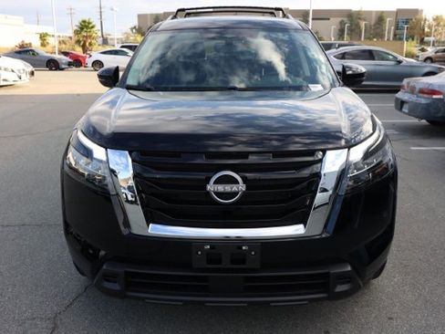 New 2025 Nissan Pathfinder SV image 9