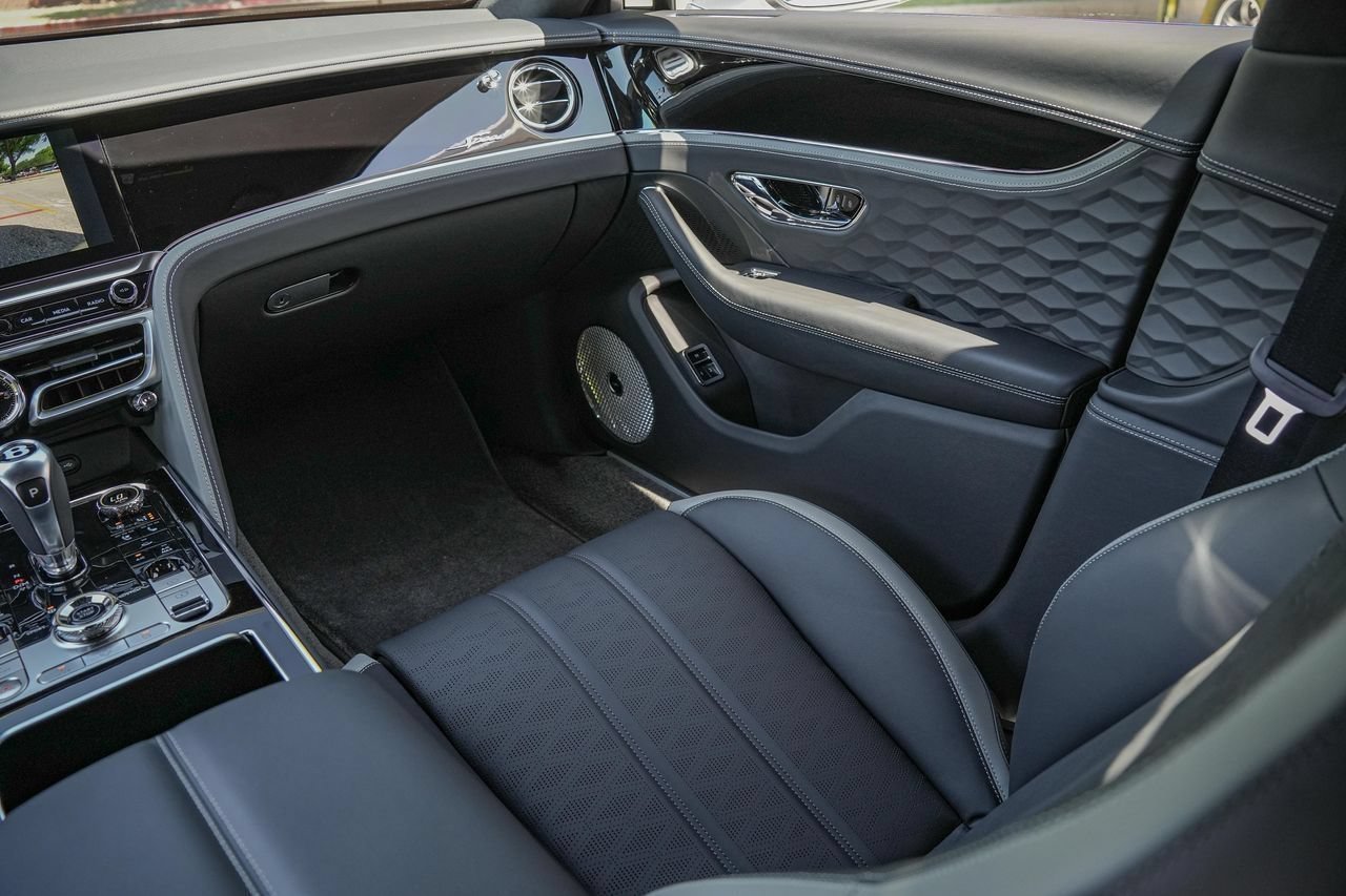 Certified 2025 Bentley Flying Spur Plug-In Hybrid AWD/4WD image 41