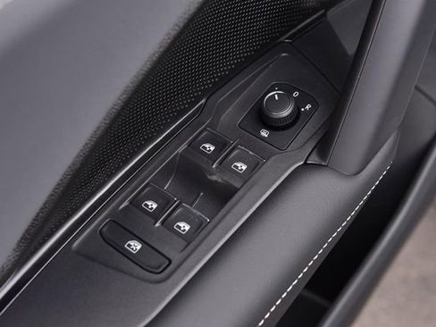 New 2026 Volkswagen Tiguan SE R-Line image 8