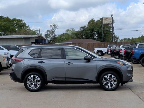 Used 2023 Nissan Rogue SV image 9