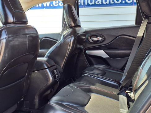 Used 2018 Jeep Cherokee Trailhawk w/ Comfort/Convenience Group image 12