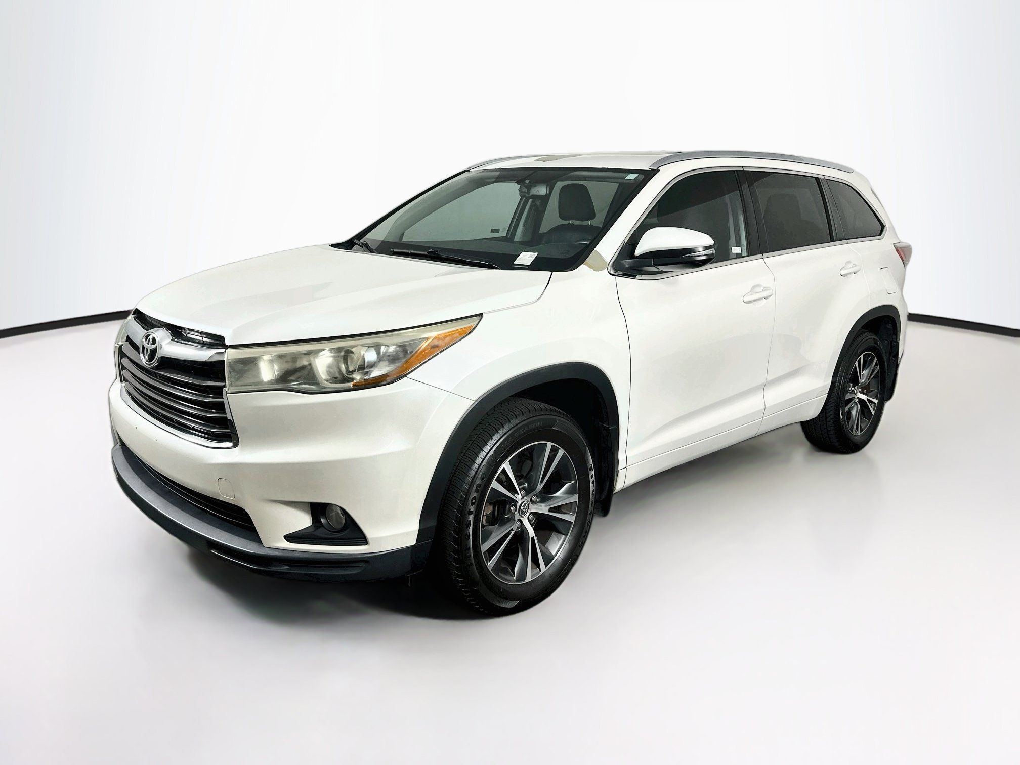 Used 2016 Toyota Highlander XLE AWD/4WD image 3