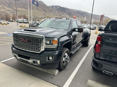 Used 2018 GMC Sierra 3500 Denali w/ Duramax Plus Package image 2