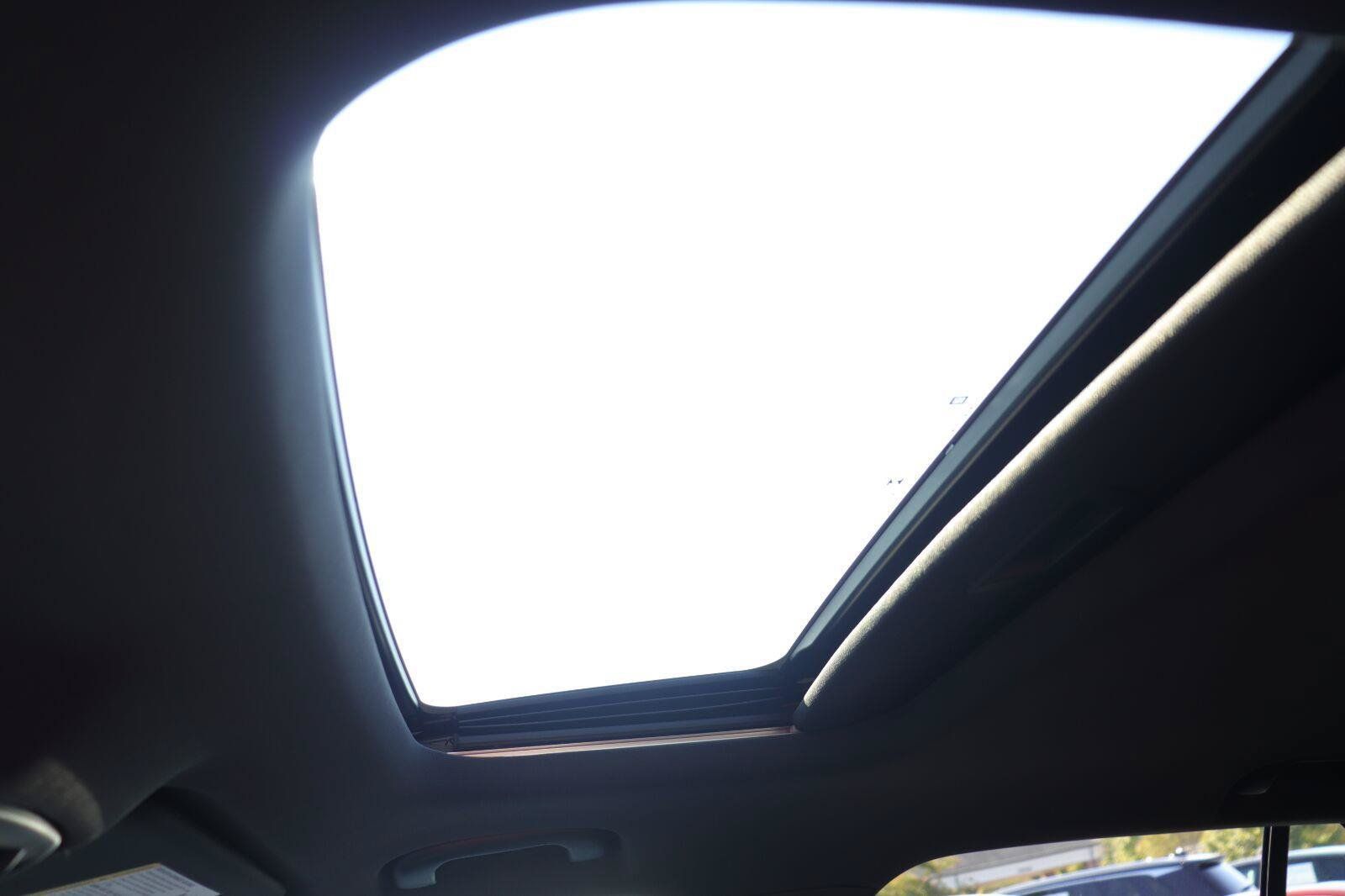 Used 2024 Chevrolet Trax RS w/ Sunroof Package FWD image 22