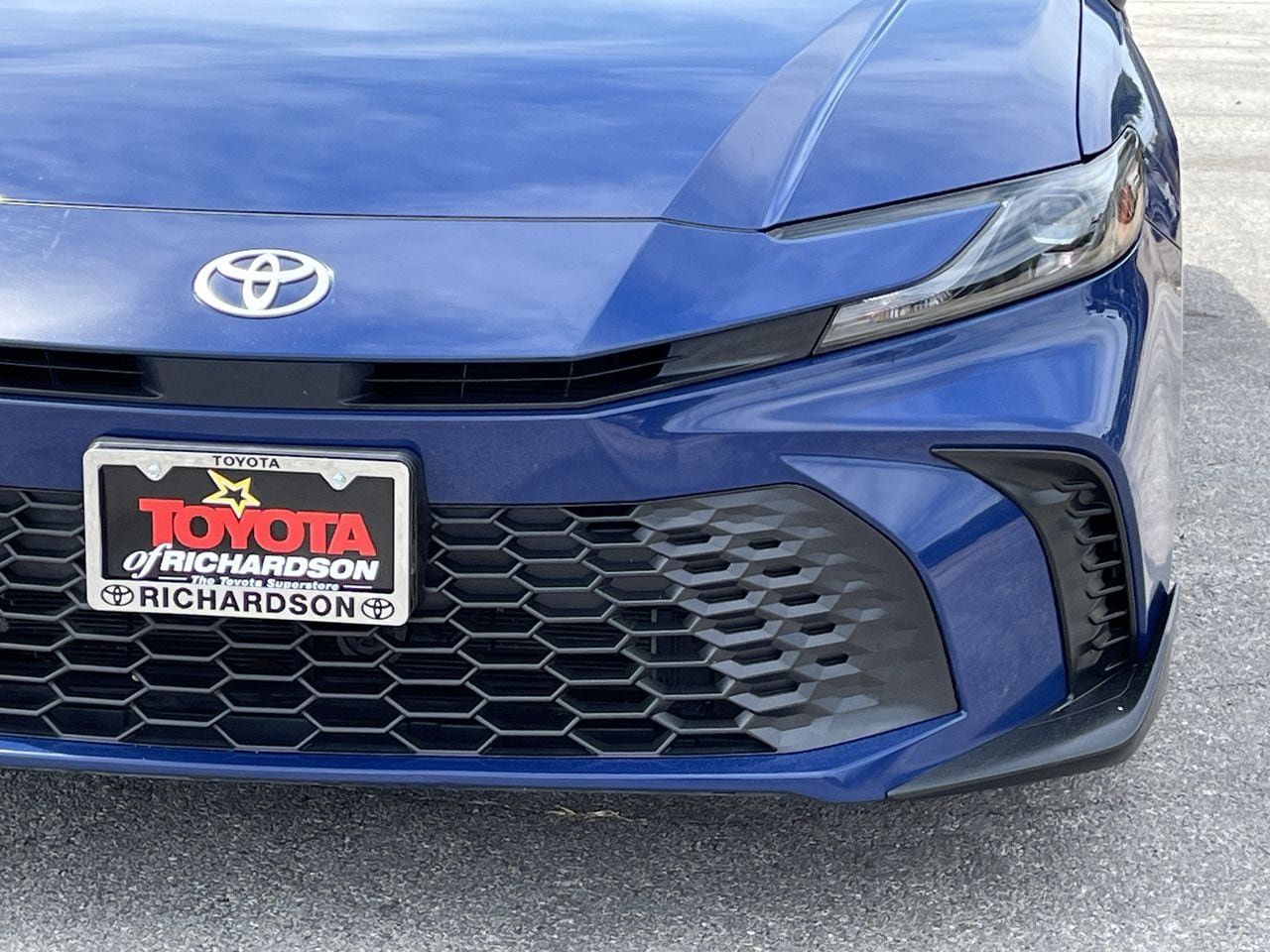 Used 2025 Toyota Camry SE FWD image 8