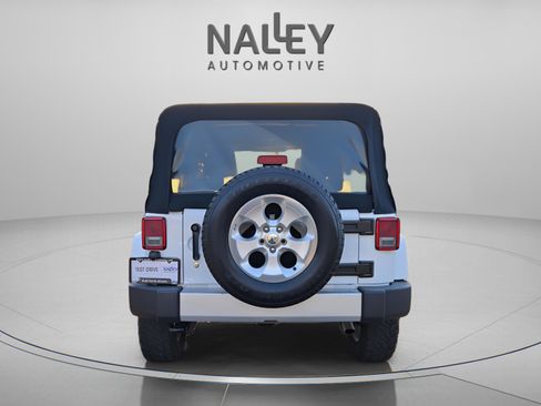 Used 2015 Jeep Wrangler Unlimited Sahara w/ Connectivity Group image 5