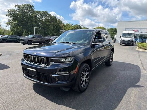 Used 2024 Jeep Grand Cherokee Limited AWD/4WD image 8