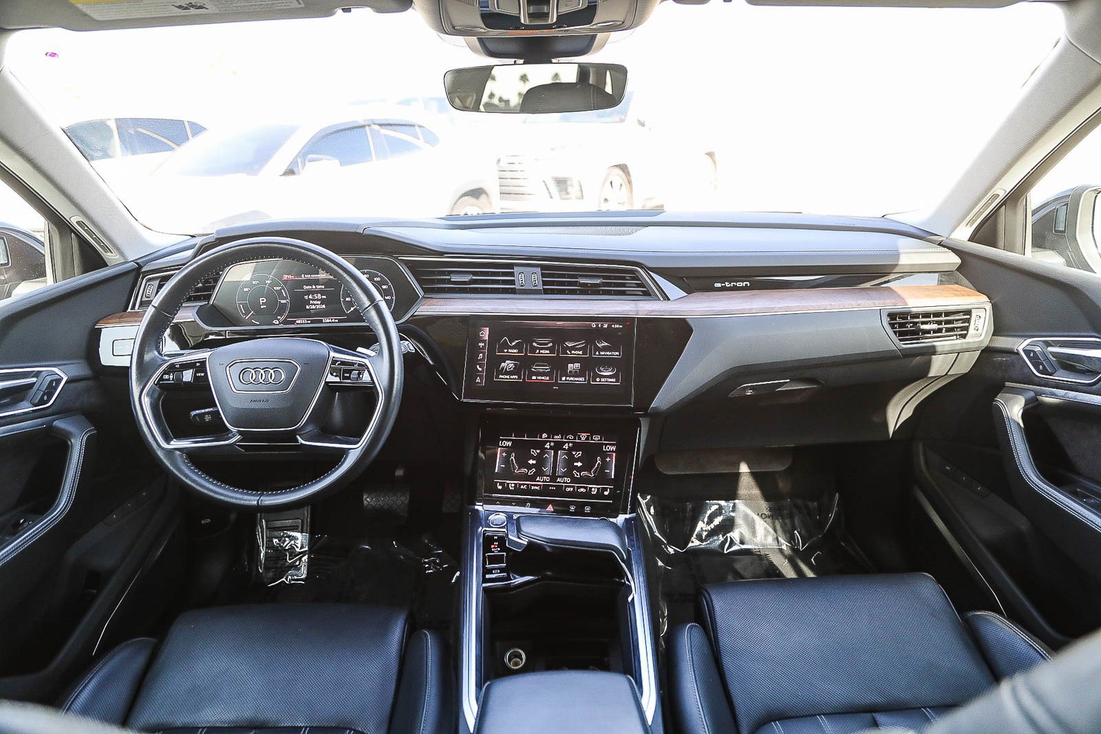 Used 2019 Audi e-tron Prestige w/ Prestige Package AWD/4WD image 12