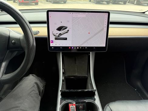 Used 2021 Tesla Model Y Long Range AWD/4WD image 9