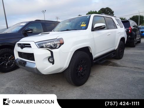 Used 2023 Toyota 4Runner TRD Off-Road Premium w/ Off Road Premium Plus Package AWD/4WD image 3