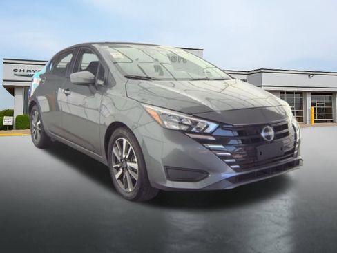 Used 2025 Nissan Versa SV FWD image 4