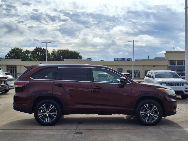 Used 2016 Toyota Highlander XLE FWD image 21