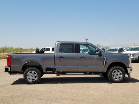 New 2026 Ford F250 XLT w/ FX4 Off-Road Package AWD/4WD image 5