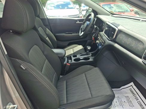 Used 2020 Kia Sportage LX FWD image 17