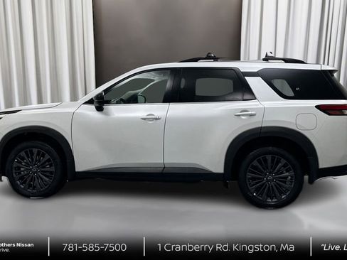 New 2026 Nissan Pathfinder SL w/ SL Premium Package image 8