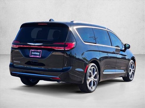 New 2026 Chrysler Pacifica Pinnacle FWD image 2